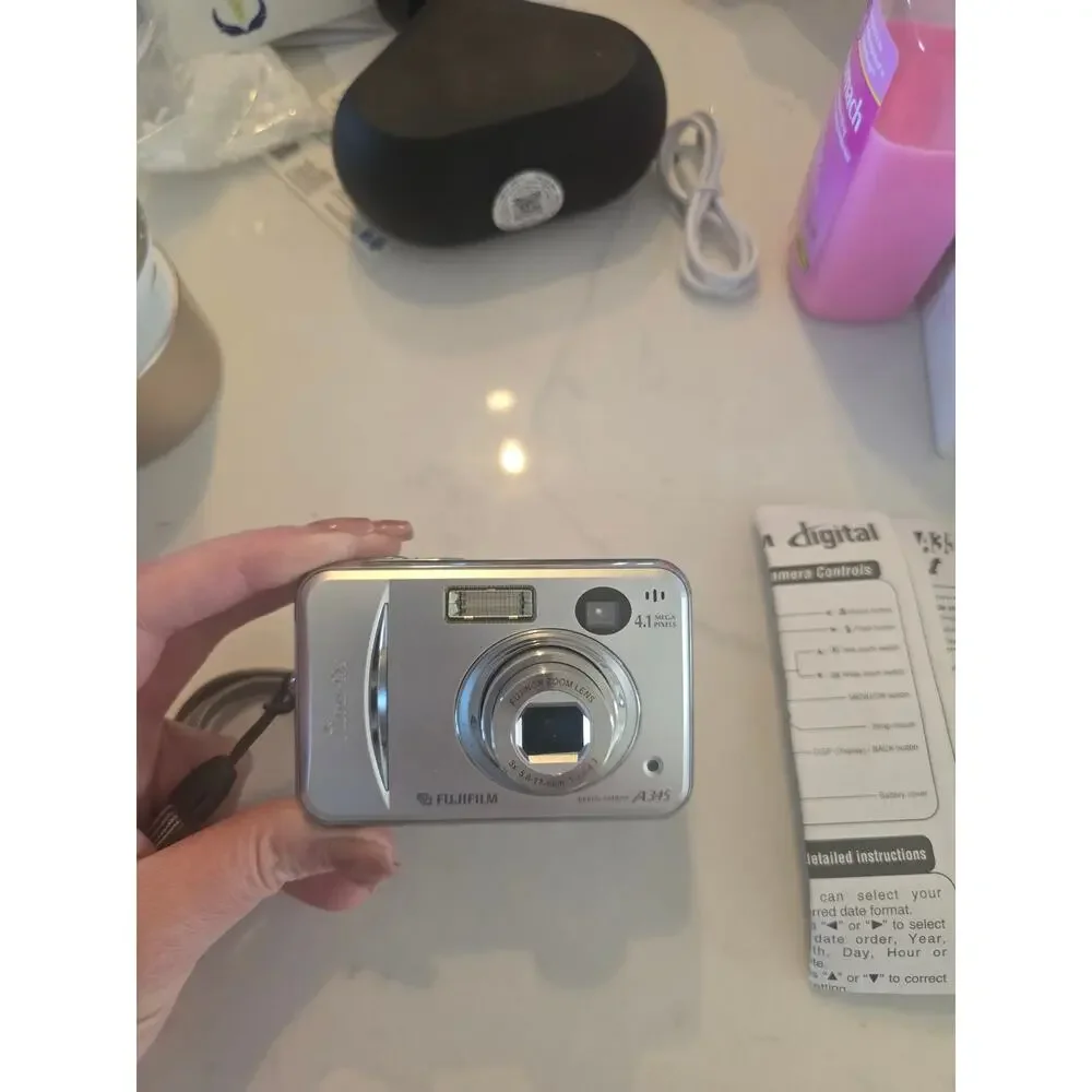 Fujifilm FinePix A Series A345 4.1MP Digital Camera working